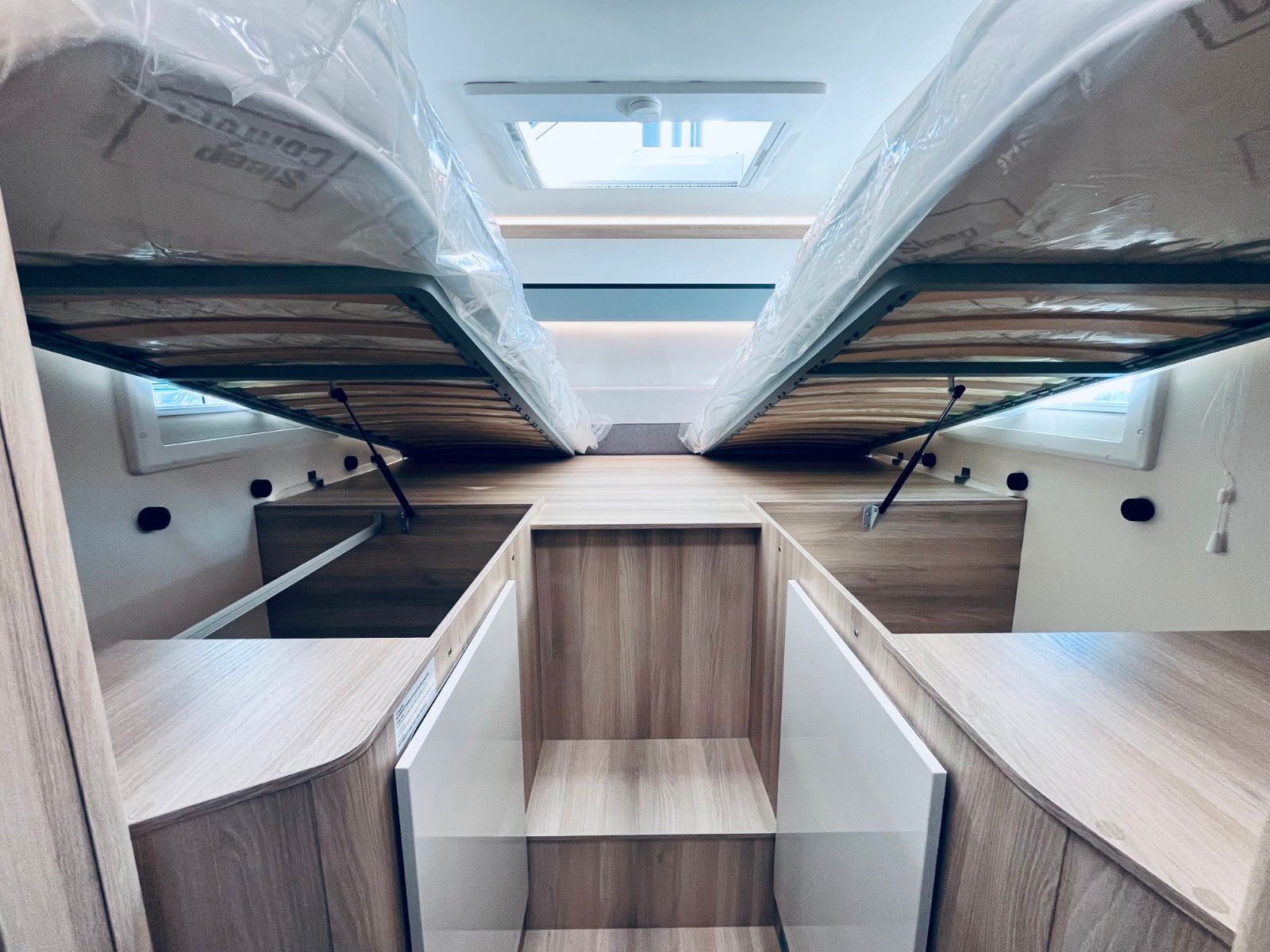 Fahrzeugabbildung NobelART T-7000 - Modell 2026 - Hubbett