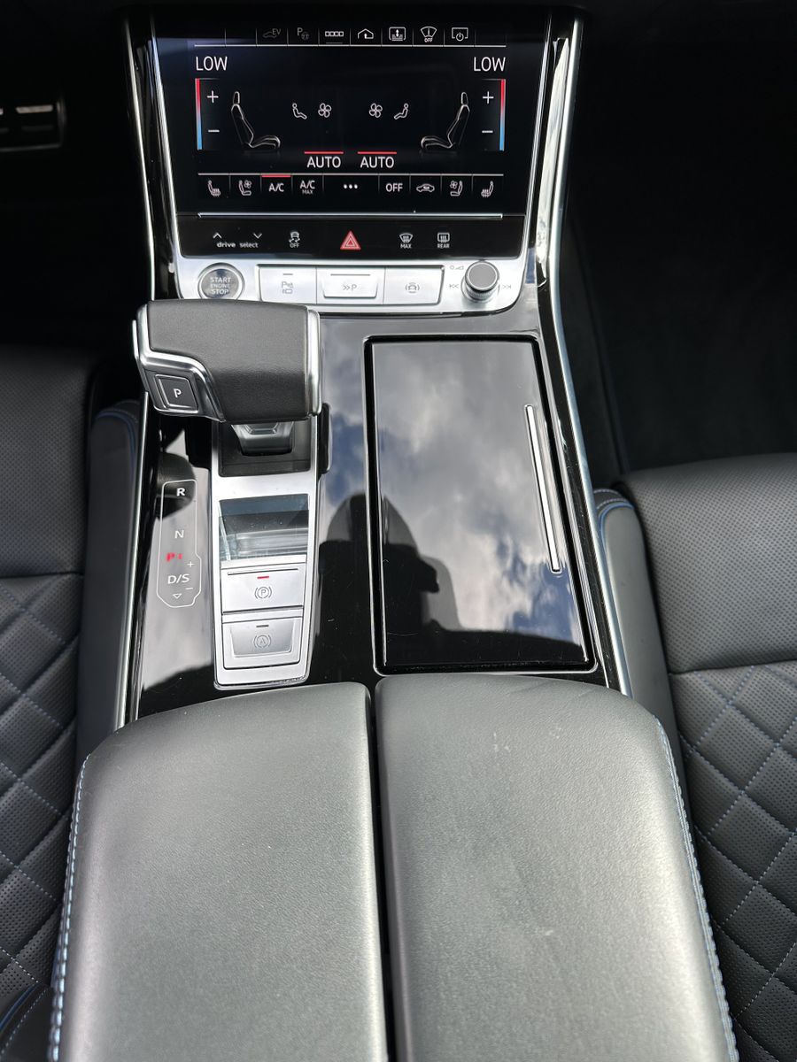 Fahrzeugabbildung Audi A8 60 TFSIe Quattro S-Line MATRIX+ACC+HUD+PANO
