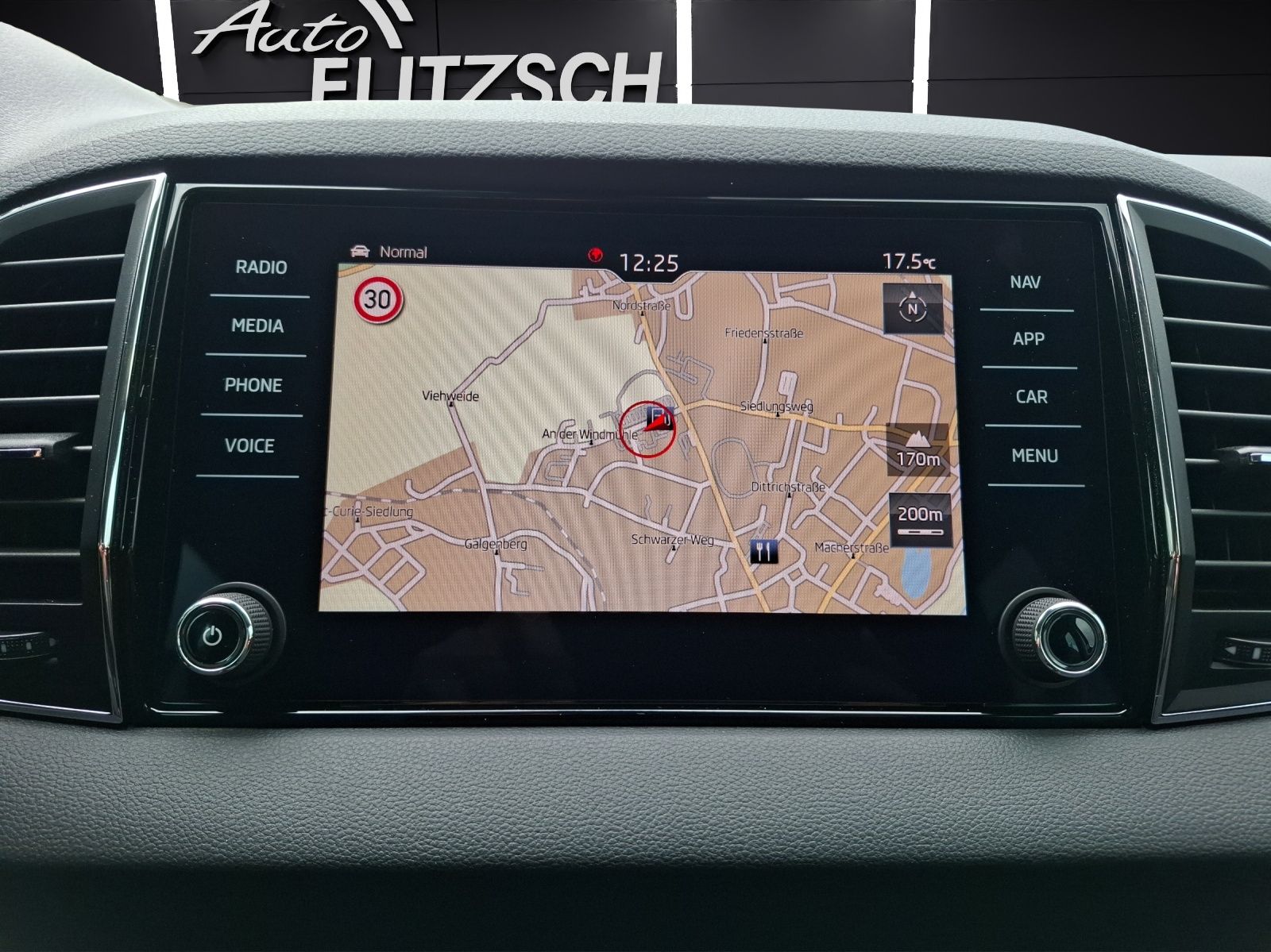 Fahrzeugabbildung SKODA Karoq TSI Drive-125 DSG LED Navi AID ACC RFK SH