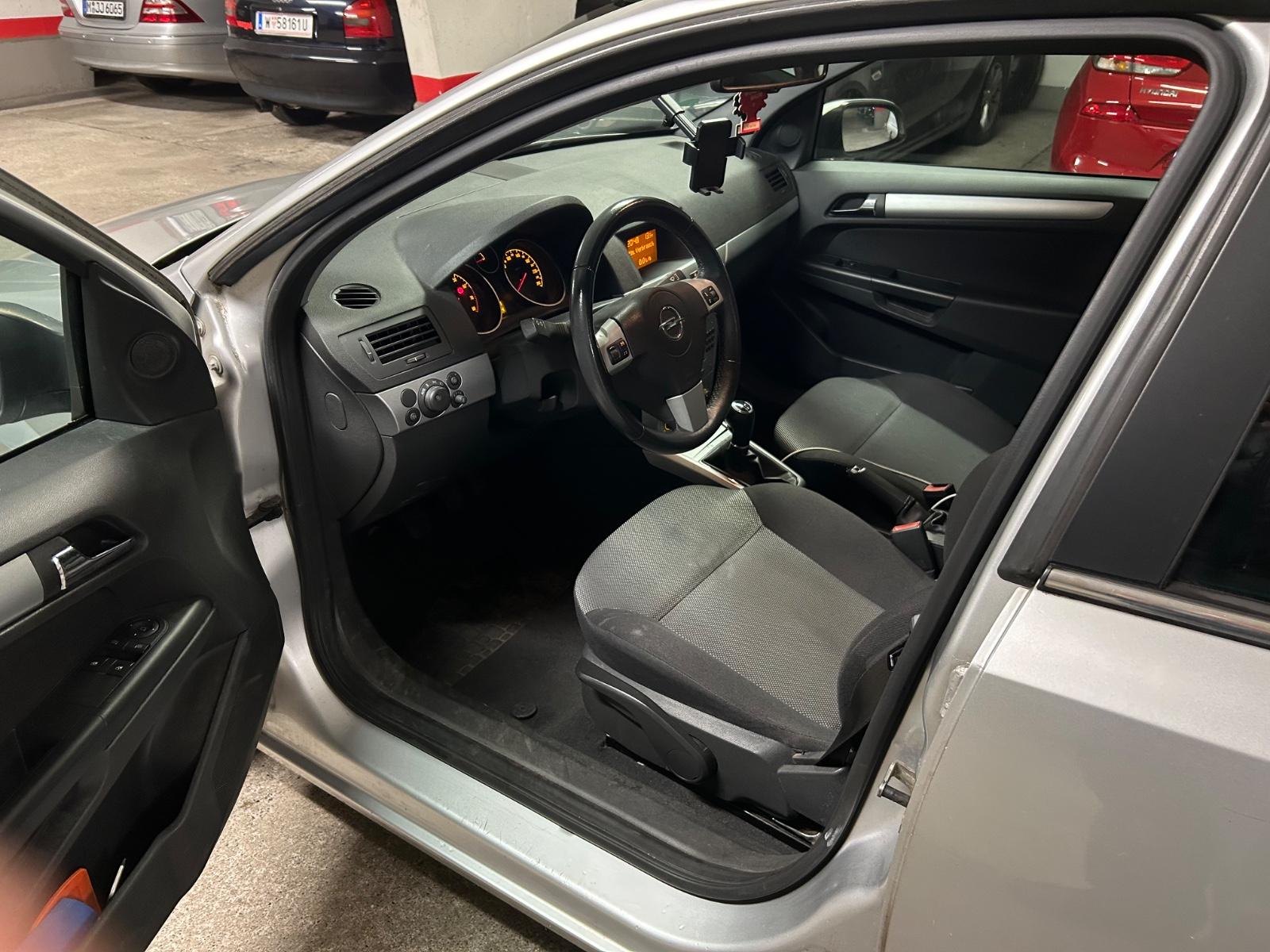 Opel Astra 2009 — photo 9