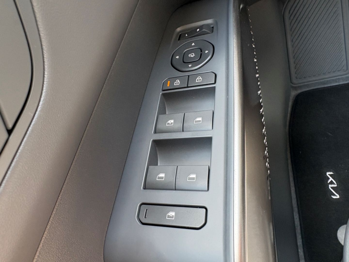 Fahrzeugabbildung Kia EV2 Air 42,2-kWh FWD 5 Sitze NotBremsAss Tempoma