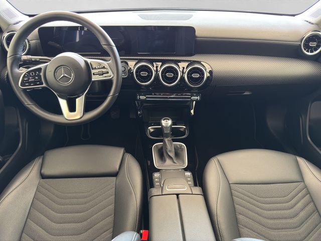 Fahrzeugabbildung Mercedes-Benz A 180 Style LED+Kamera+CarPlay+Navi+Spur