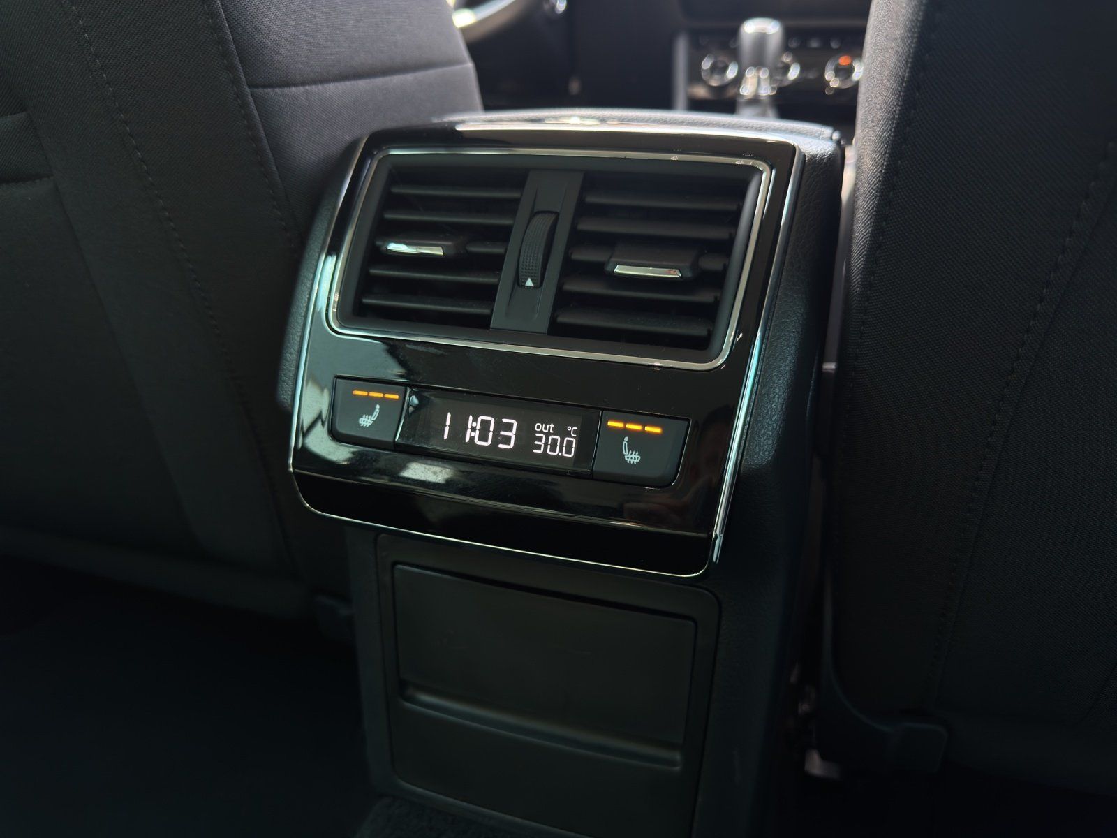 Fahrzeugabbildung SKODA Superb Combi 1.4 TSI Style iV/KAMERA/VIRTUAL/ACC