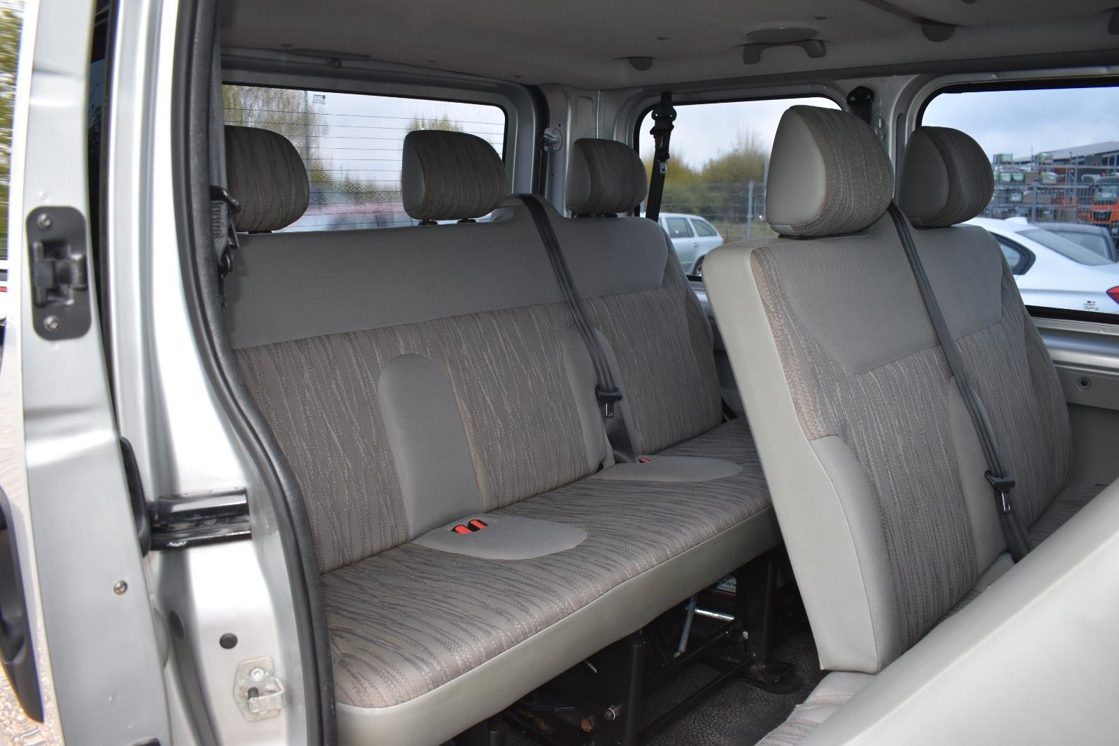 Fahrzeugabbildung Nissan Primastar Kombi L1H1 2.7t 9.Sitzer AHK Klima
