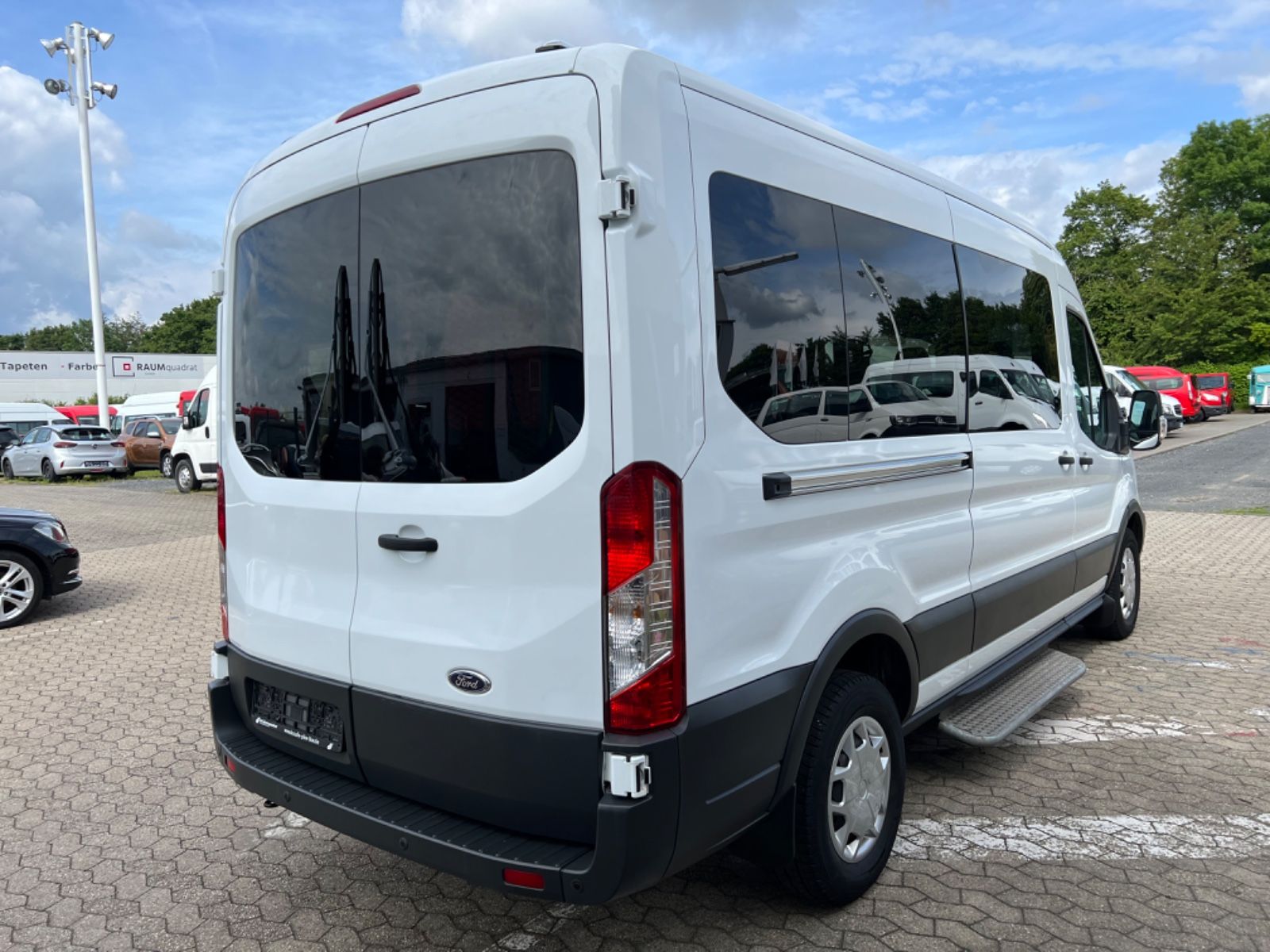 Fahrzeugabbildung Ford Transit Kombi 350 L3 Trend