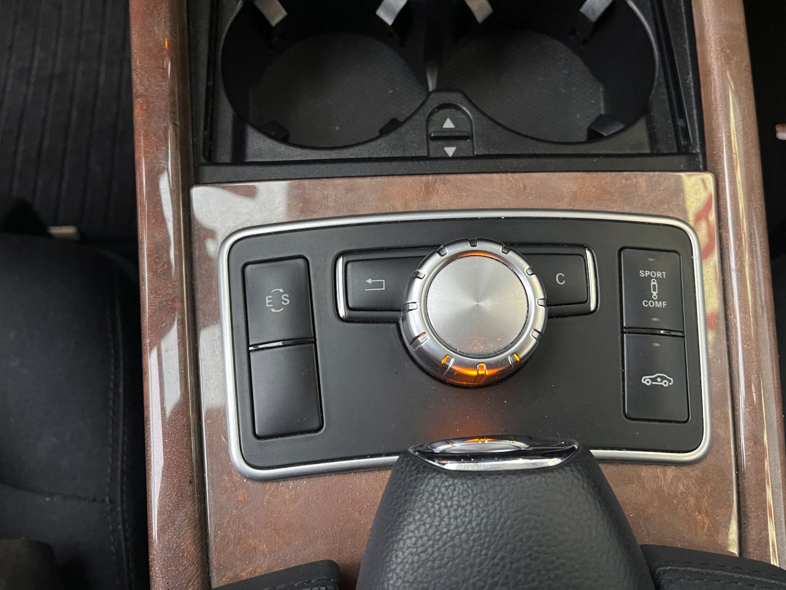 Fahrzeugabbildung Mercedes-Benz E 220 Limousine CDI BlueEfficiency Elegance