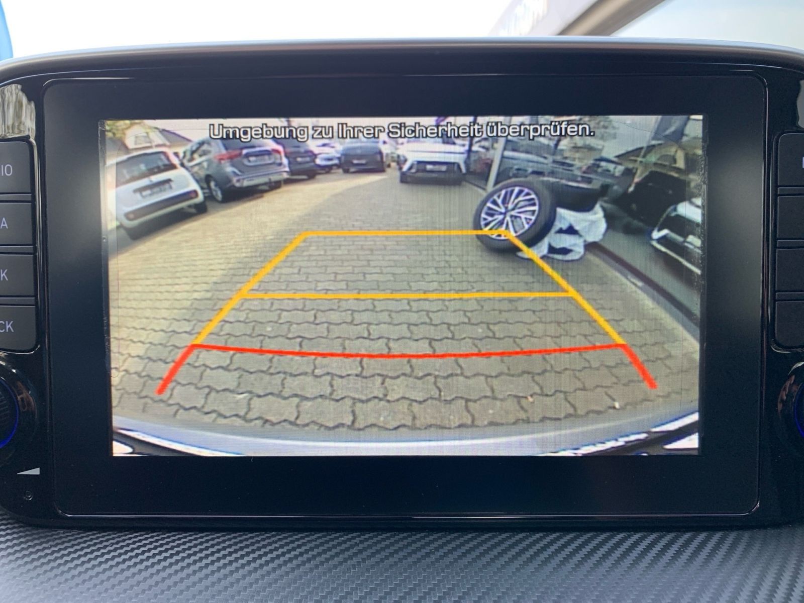 Fahrzeugabbildung Hyundai TUCSON 1.6 Advantage Navi 8x bereift