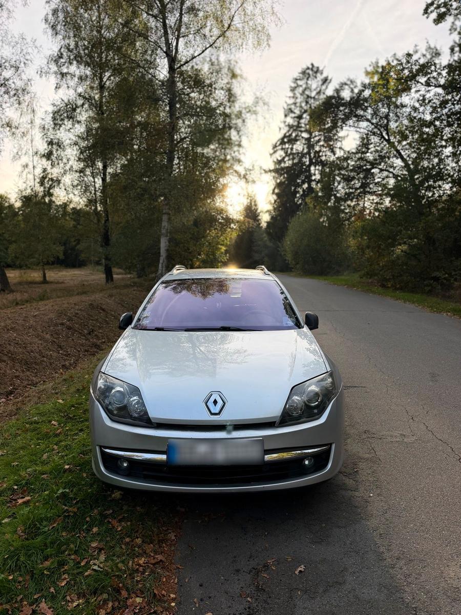 Renault Laguna 2010 — rear view