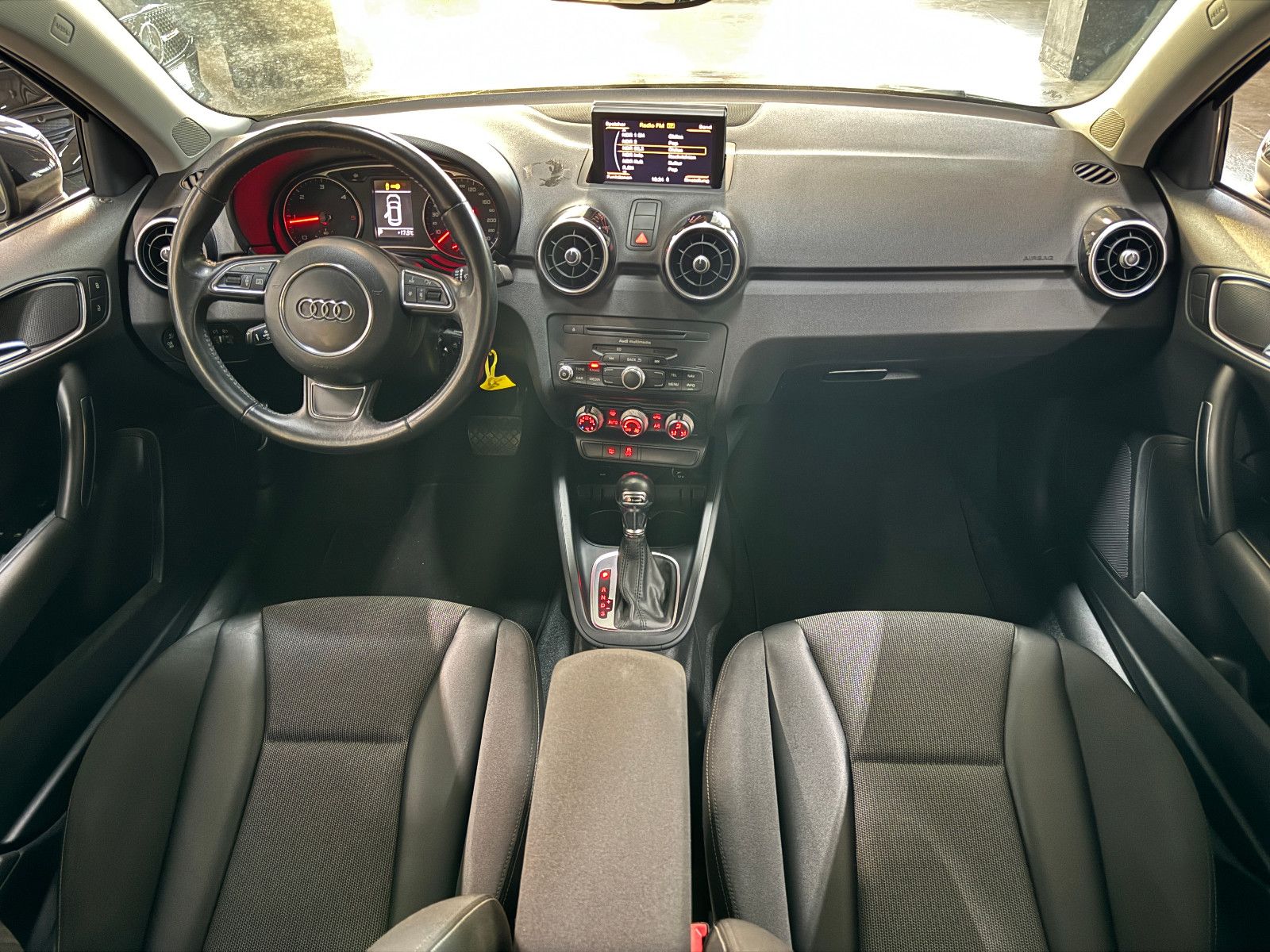 Fahrzeugabbildung Audi A1 1.6 TDI SPORTBACK S-TRONIC S-LINE AMBITION