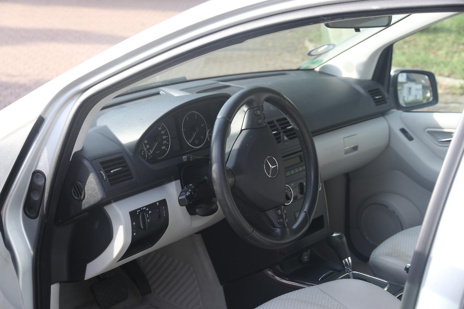 Mercedes-Benz A 180 CDI Automatik Silber und hell