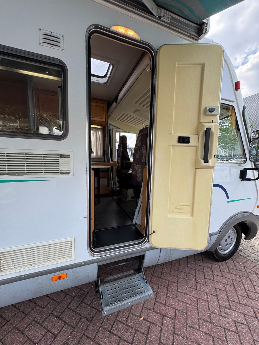 Fahrzeugabbildung HYMER / ERIBA / HYMERCAR B 574 MF HUBBETT SAT TV KLIMA KAMERA MARKISE 1H