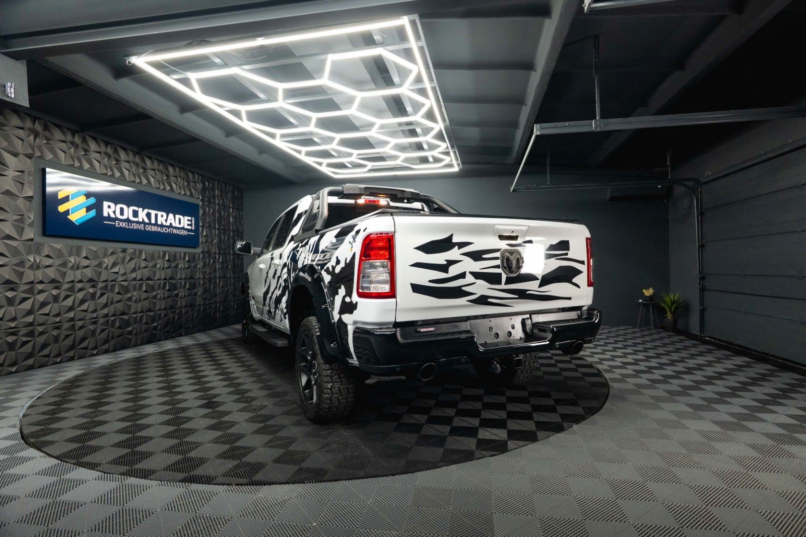 Fahrzeugabbildung Dodge RAM 5.7 V8 HEMI 4x4 OFFROAD LONGBED AXLE LOCK