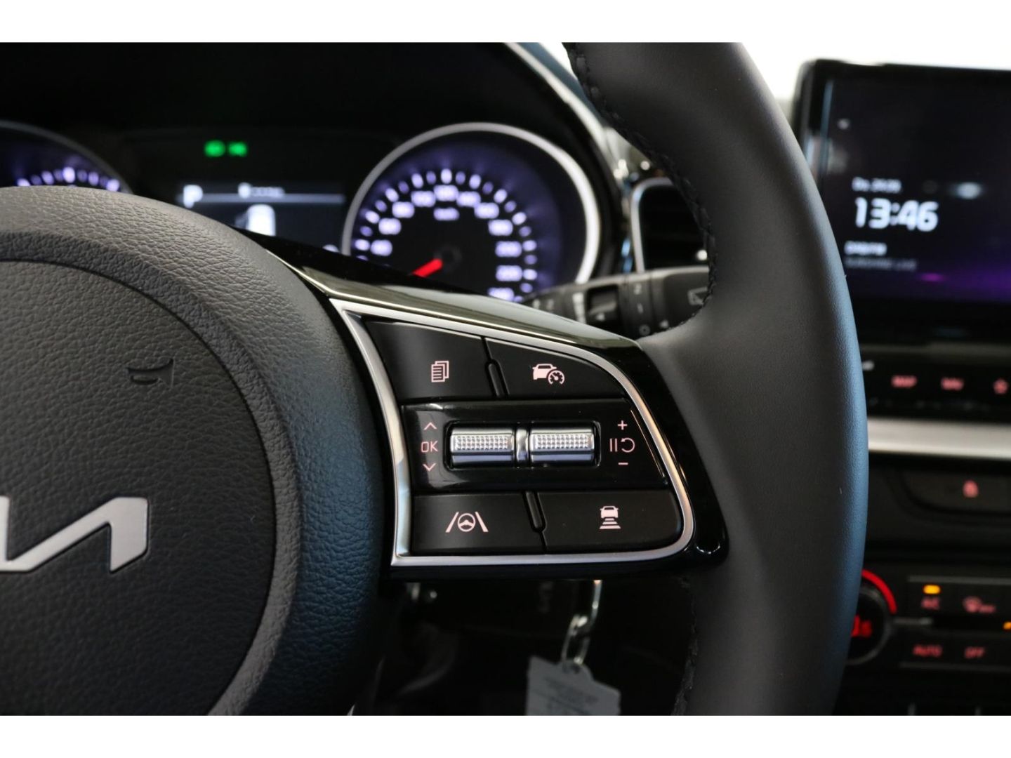 Fahrzeugabbildung Kia Ceed_sw Spirit 1.5 Alu JBL Sound Navi ACC LED