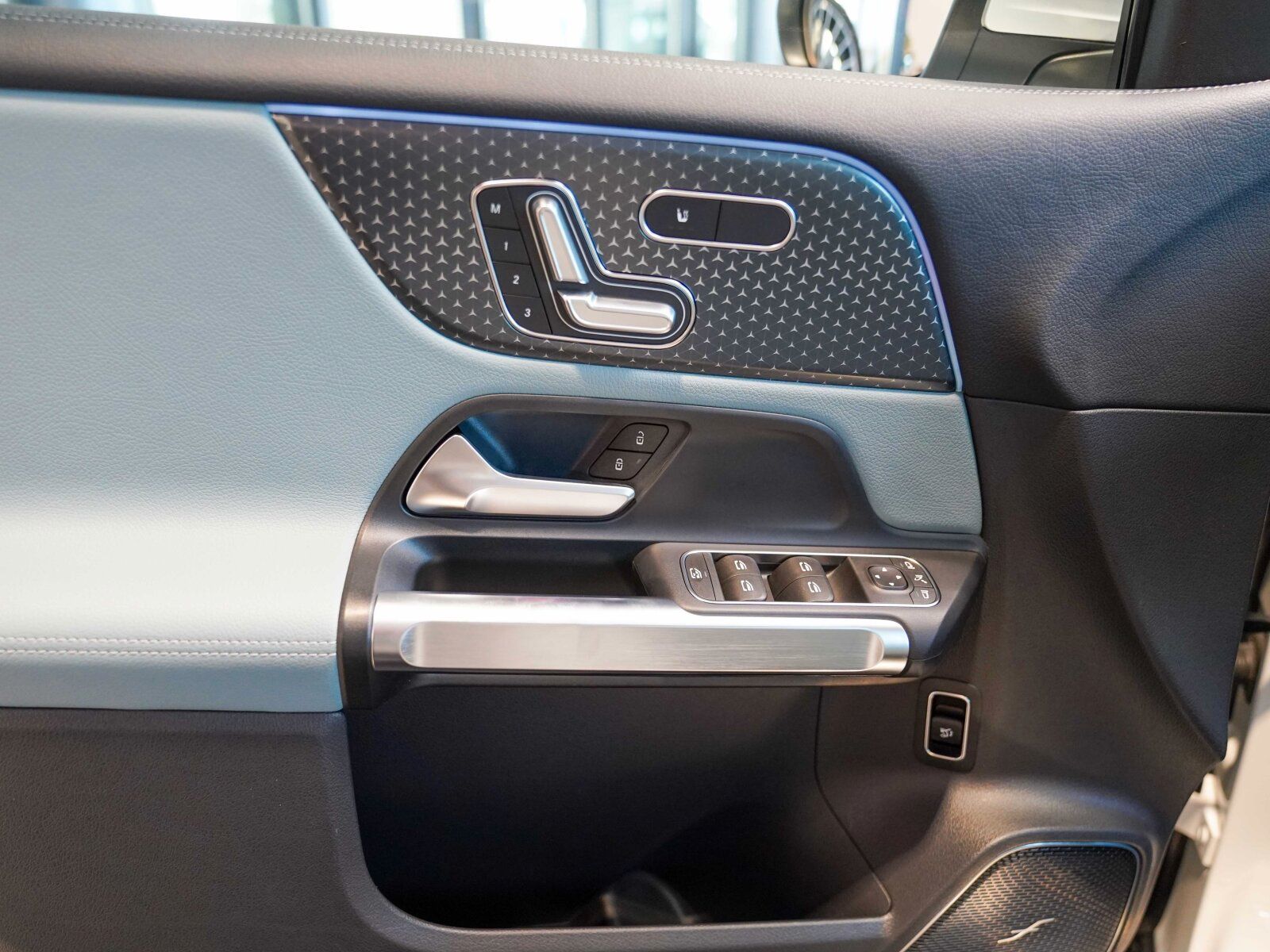 Mercedes-Benz EQB 350 4M AMG Premium Pano  Memory  Distronic foto 14