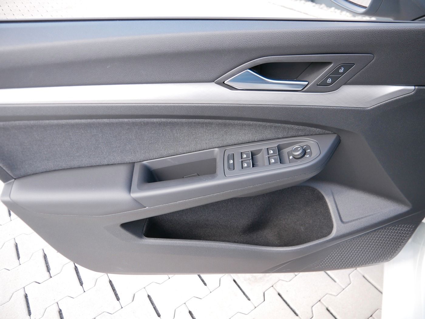 Fahrzeugabbildung Volkswagen Golf -VIII 1.0 Life NEU39T Standhz Kamera ACC SH