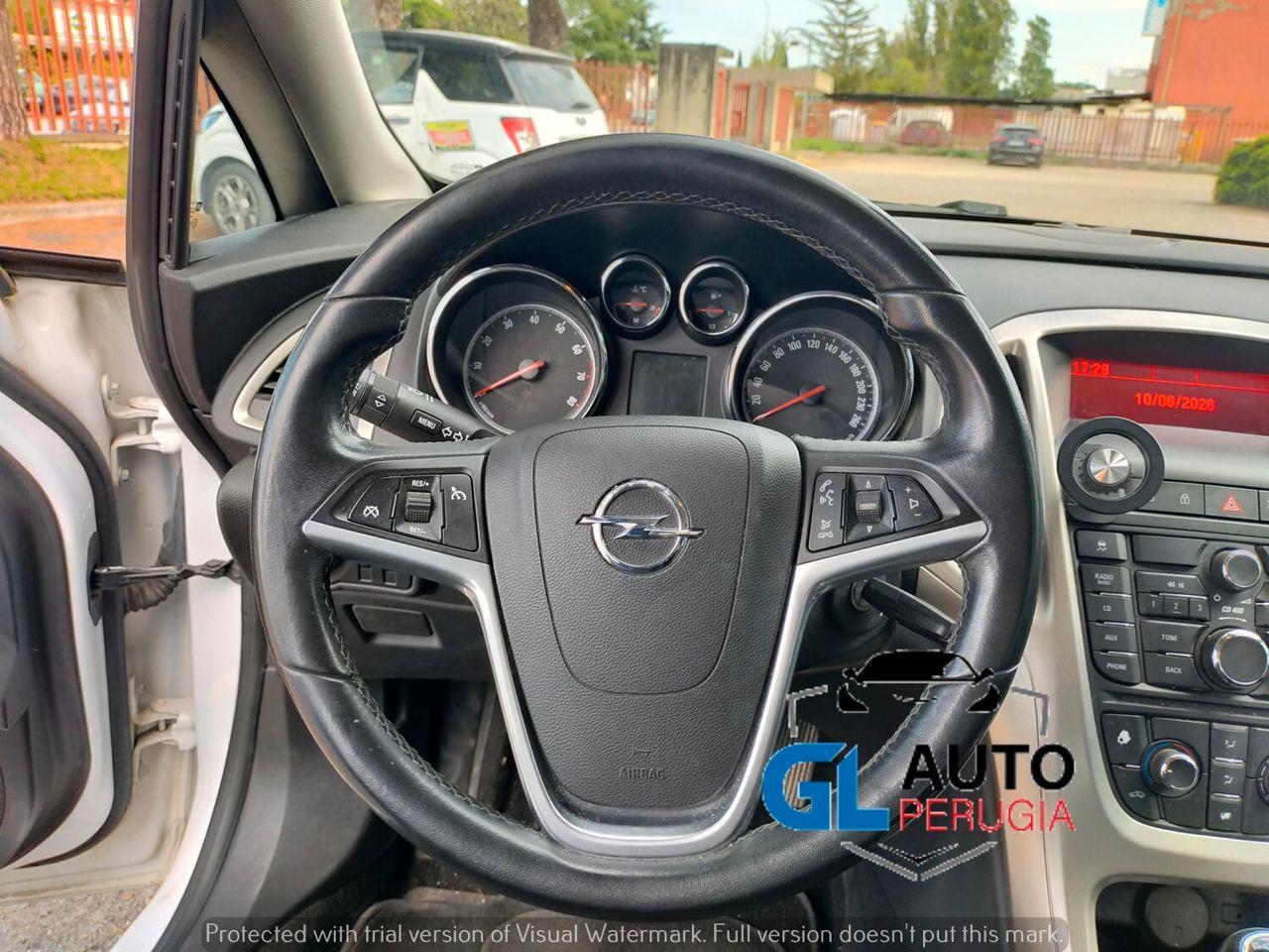 Opel Astra 2012 — photo 14