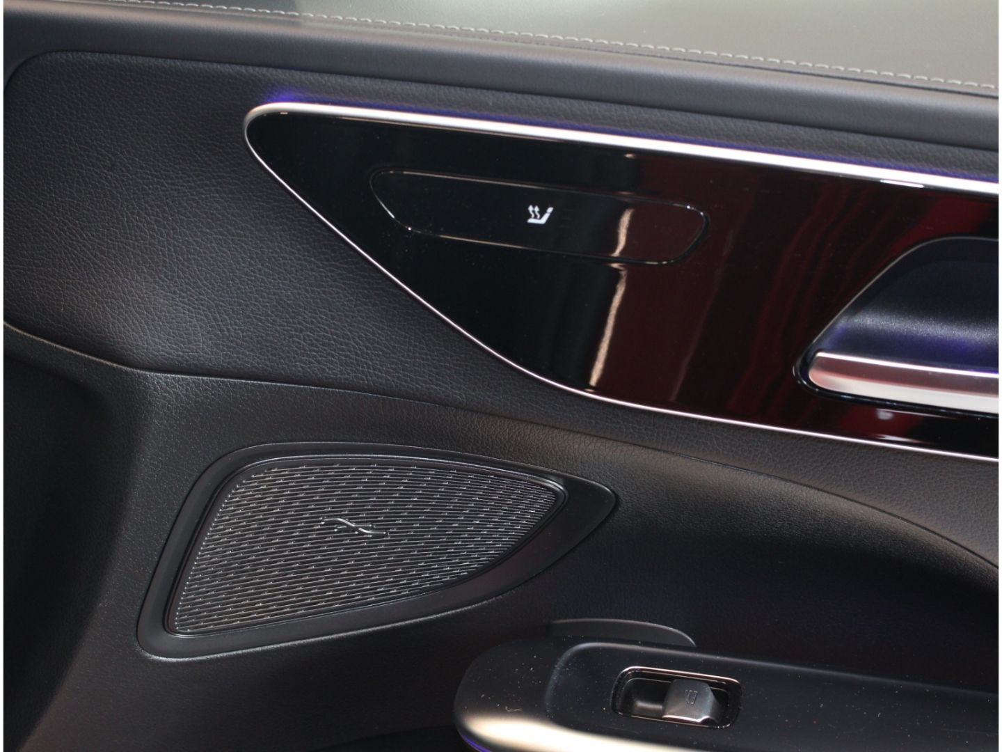 Fahrzeugabbildung Mercedes-Benz C 200 AMG Line R.Kamera+Pano+AppleCarPl+Designo