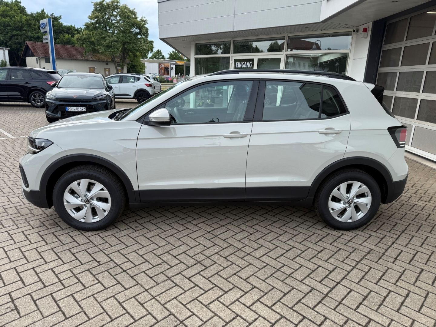 Fahrzeugabbildung Volkswagen T-Cross 1.0 TSI 70 kW Life Digitales Cockpit LED