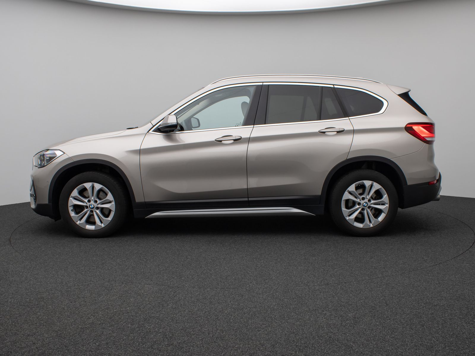 Fahrzeugabbildung BMW X1 xD25d xLine H/K DAB Parkassis AHK Alarm Sport