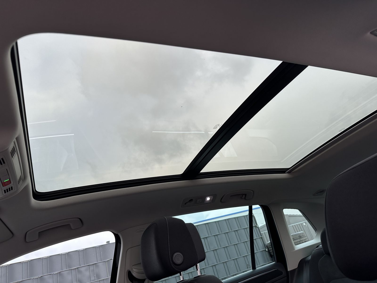 Fahrzeugabbildung Volkswagen Tiguan 1.4 eHybrid DSG Elegance NAV+MATRIX+PANO