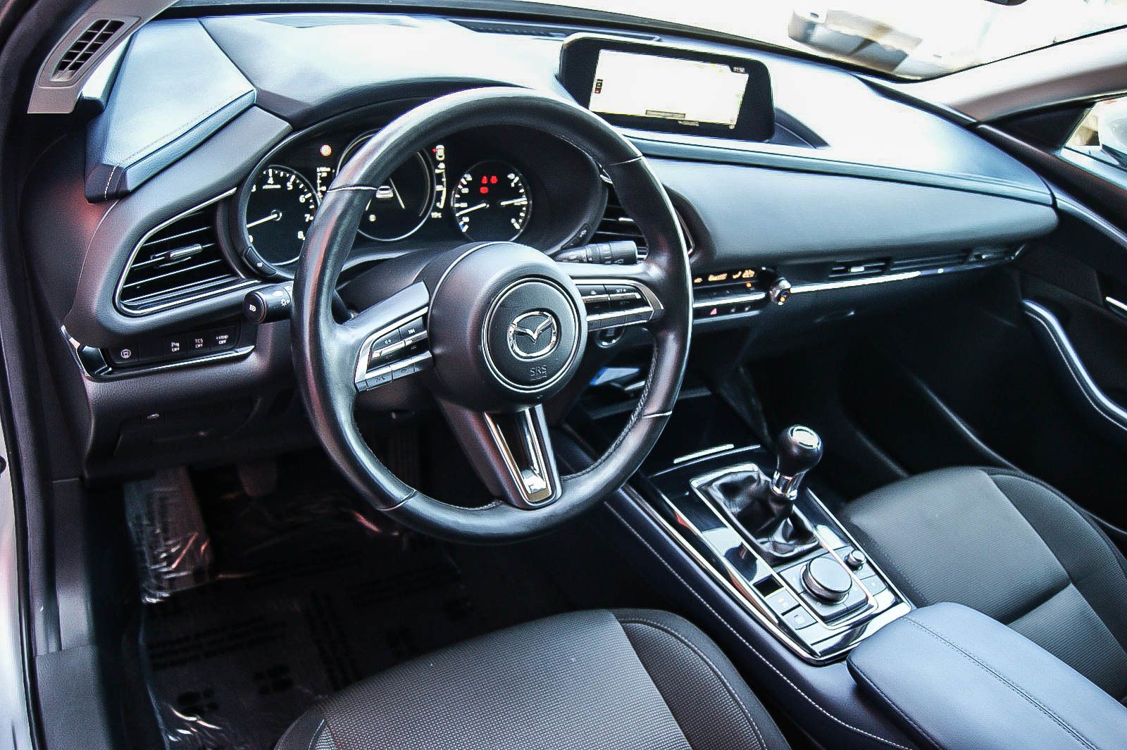 Fahrzeugabbildung Mazda CX-30 2.0 SKYACTIV-G M Hybrid DESIGN HEADUP LED