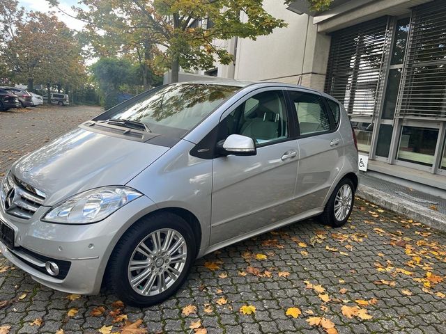 Mercedes-Benz A 180 *Sitzheizung*Navi*MFL*Bluetooth*TÜV Neu