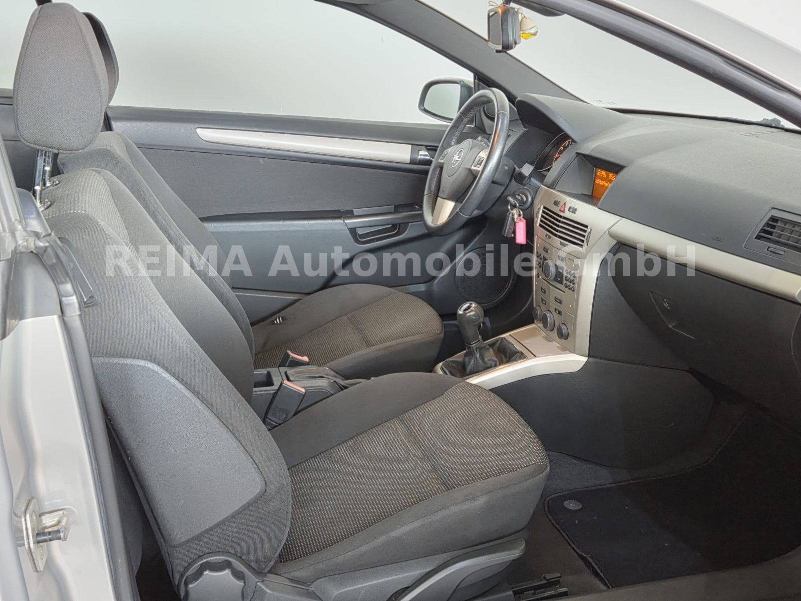 Fahrzeugabbildung Opel Astra 1,8i  H Twin Top Edition
