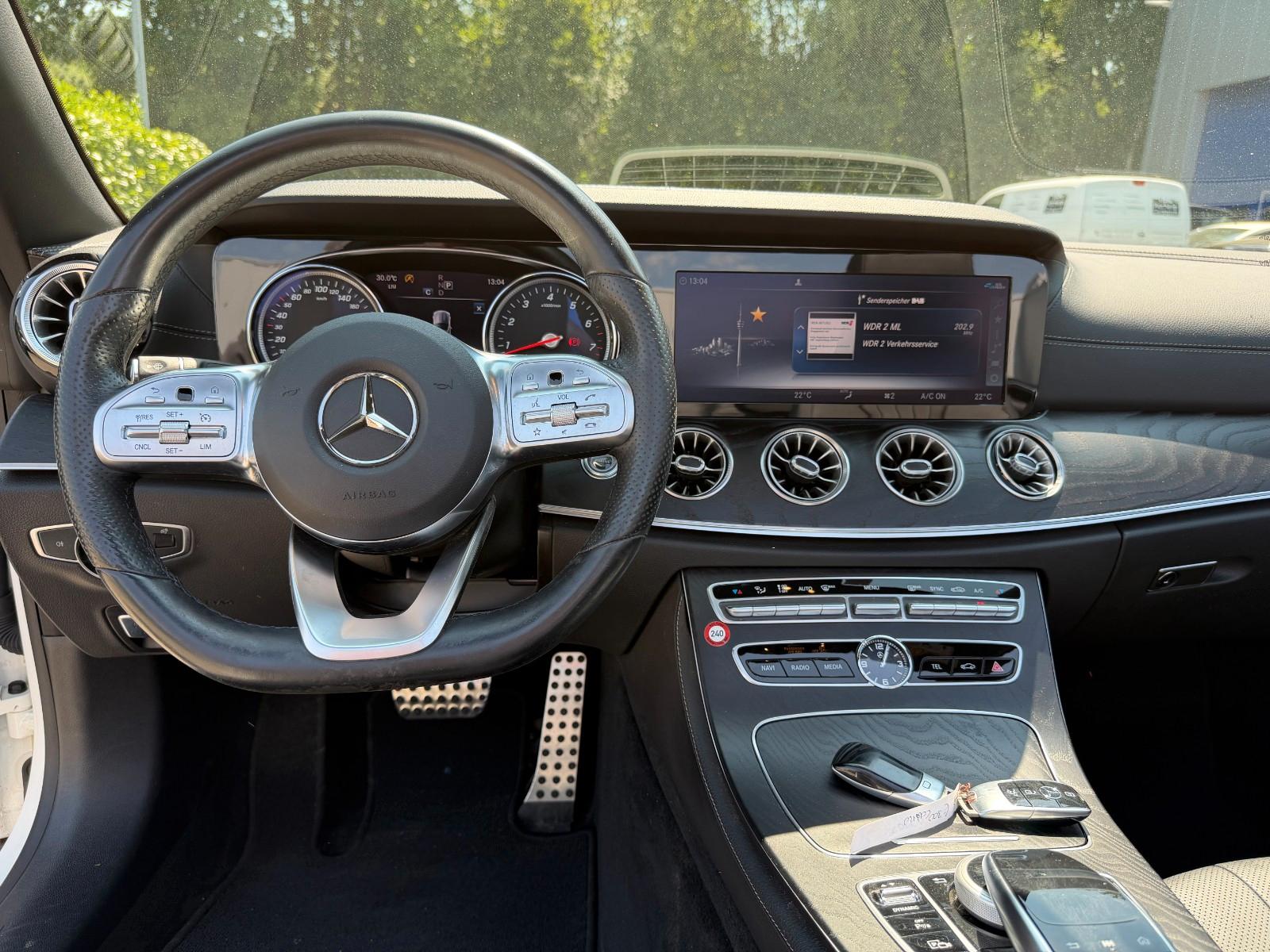 Mercedes-Benz E 300 E Cabrio Garantie *AMG Line *LED *Kamera