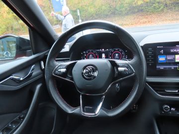 Fotografie 9 des Skoda Kamiq Monte Carlo 1.5 DSG AHK Navi