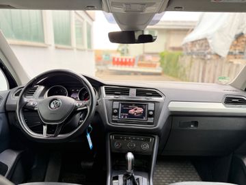 Volkswagen Tiguan - 12