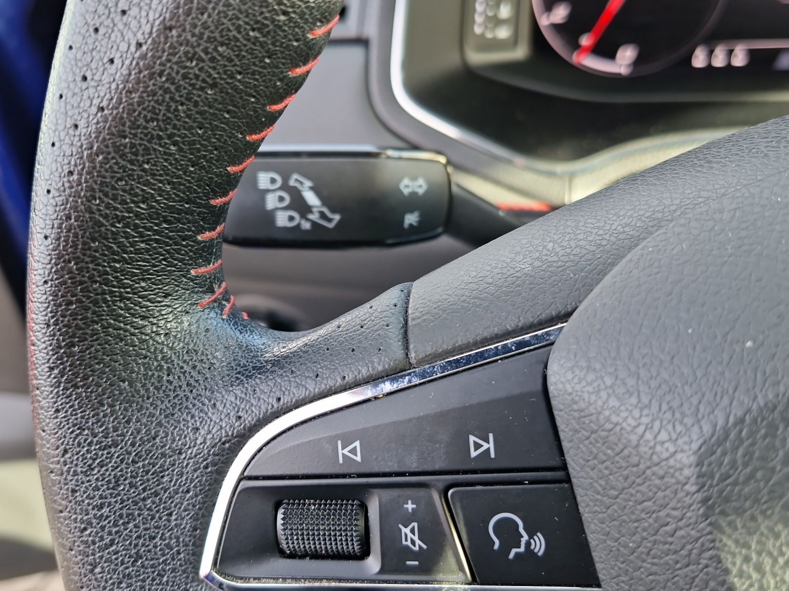 Fahrzeugabbildung SEAT Arona 1.0 TSI FR DSG BEATS NAVI RFK