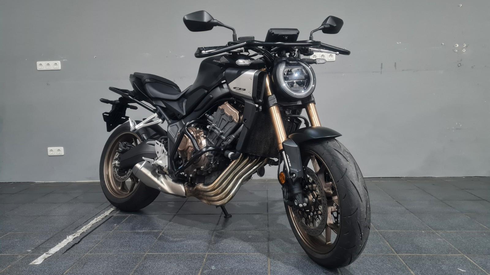 Honda 2025er CB650R mit Sturzbügel-Paket