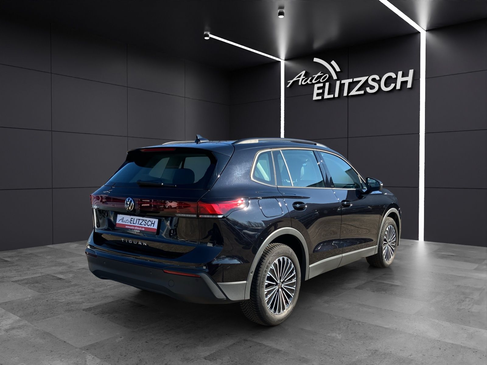 Fahrzeugabbildung Volkswagen Tiguan TDI Life DSG LED ACC AHK HuD NAVI PDC SHZ