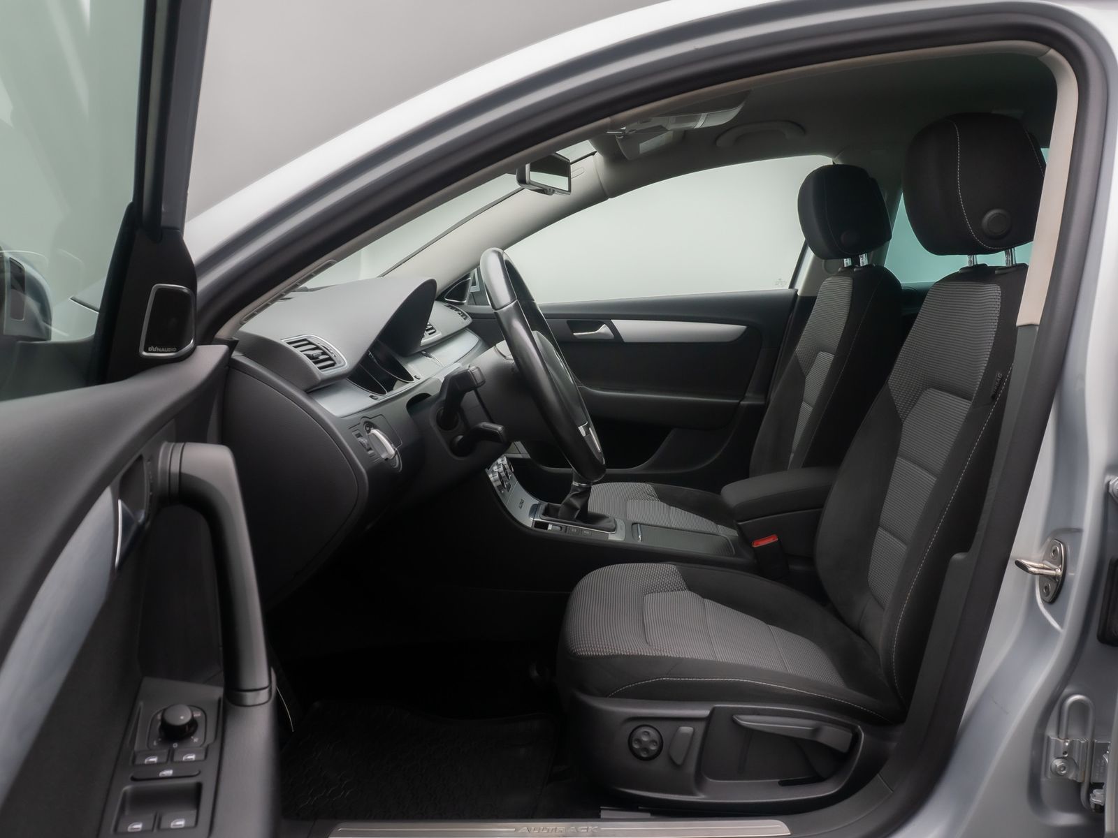 Fahrzeugabbildung Volkswagen Passat Tempomat Kamera DAB AHK SoundSyst 18Zoll