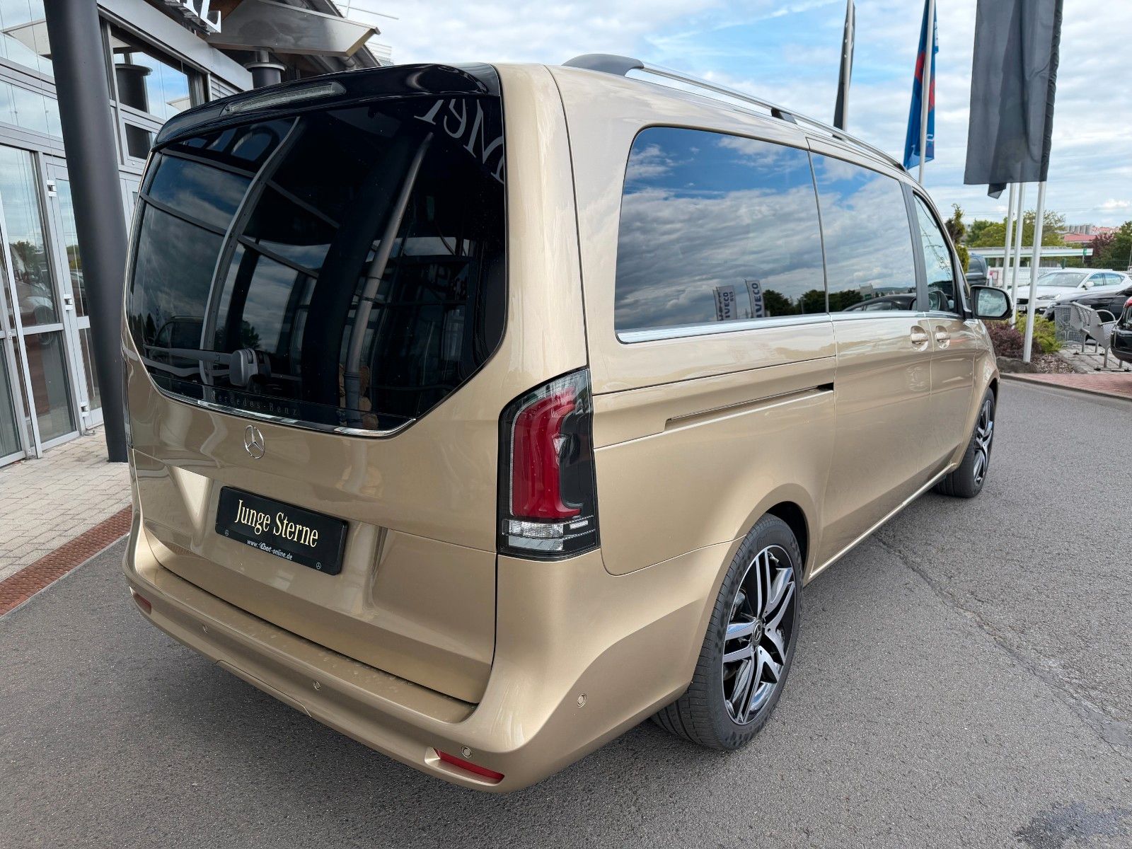 Fahrzeugabbildung Mercedes-Benz V 250 d AVA DISTRONIC AHK 2,5to Stdheiz Panorama