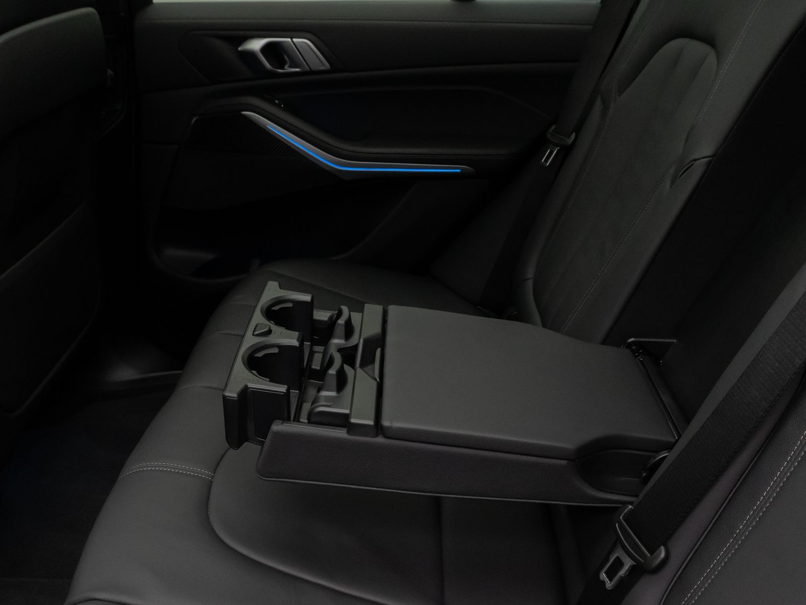 Fahrzeugabbildung BMW X5 xD45e M Sport Panorama Laser 360°HUD DAB HiFi