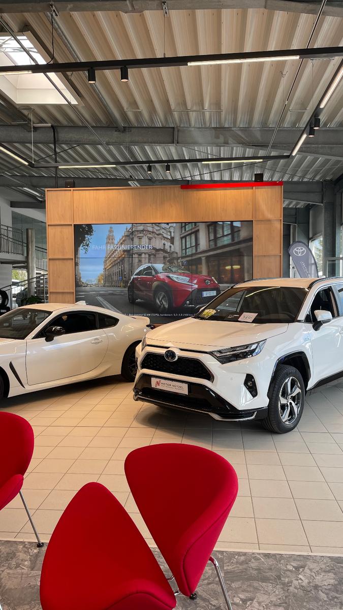 showroom-image-top