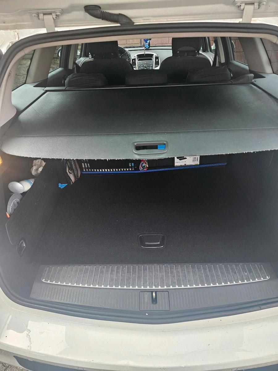 Opel Astra 2011 — photo 6