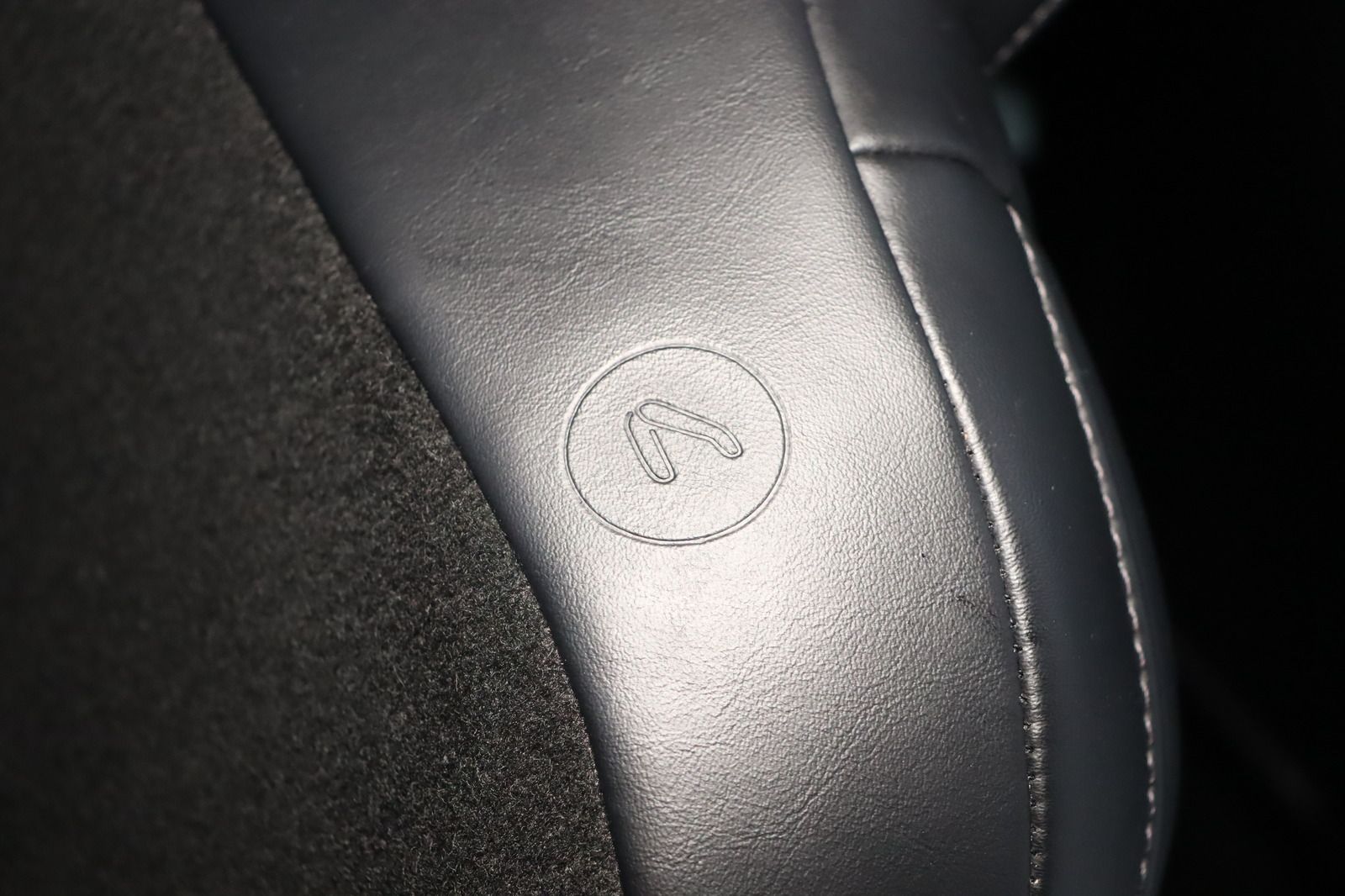 Fahrzeugabbildung Ford C-Max 1.0 * Navi * PDC * SHZ