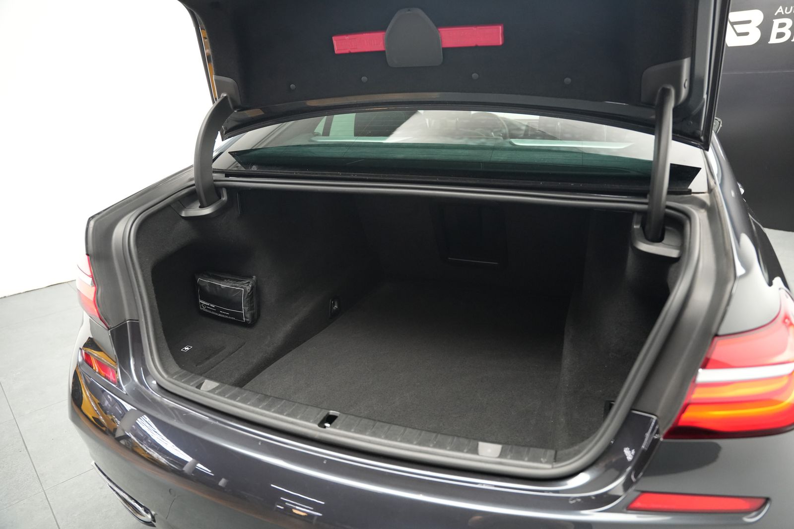 Fahrzeugabbildung BMW 750 750 xDrive*M-Paket*S-Dach*Bowers&Wilkins*HUD