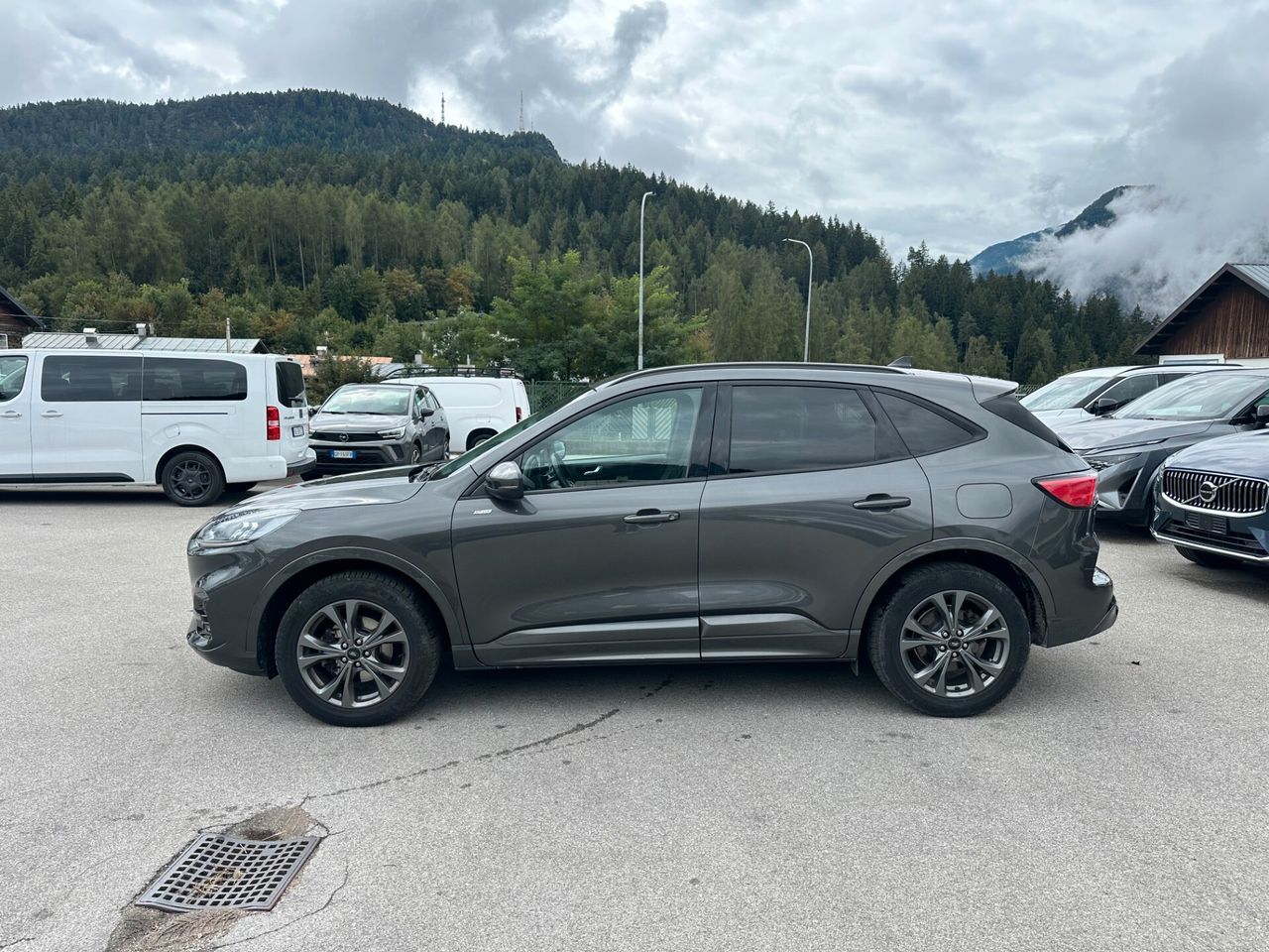 Ford Kuga 2.5 Full Hybrid 190 CV CVT AWD ST-Line imagem 3