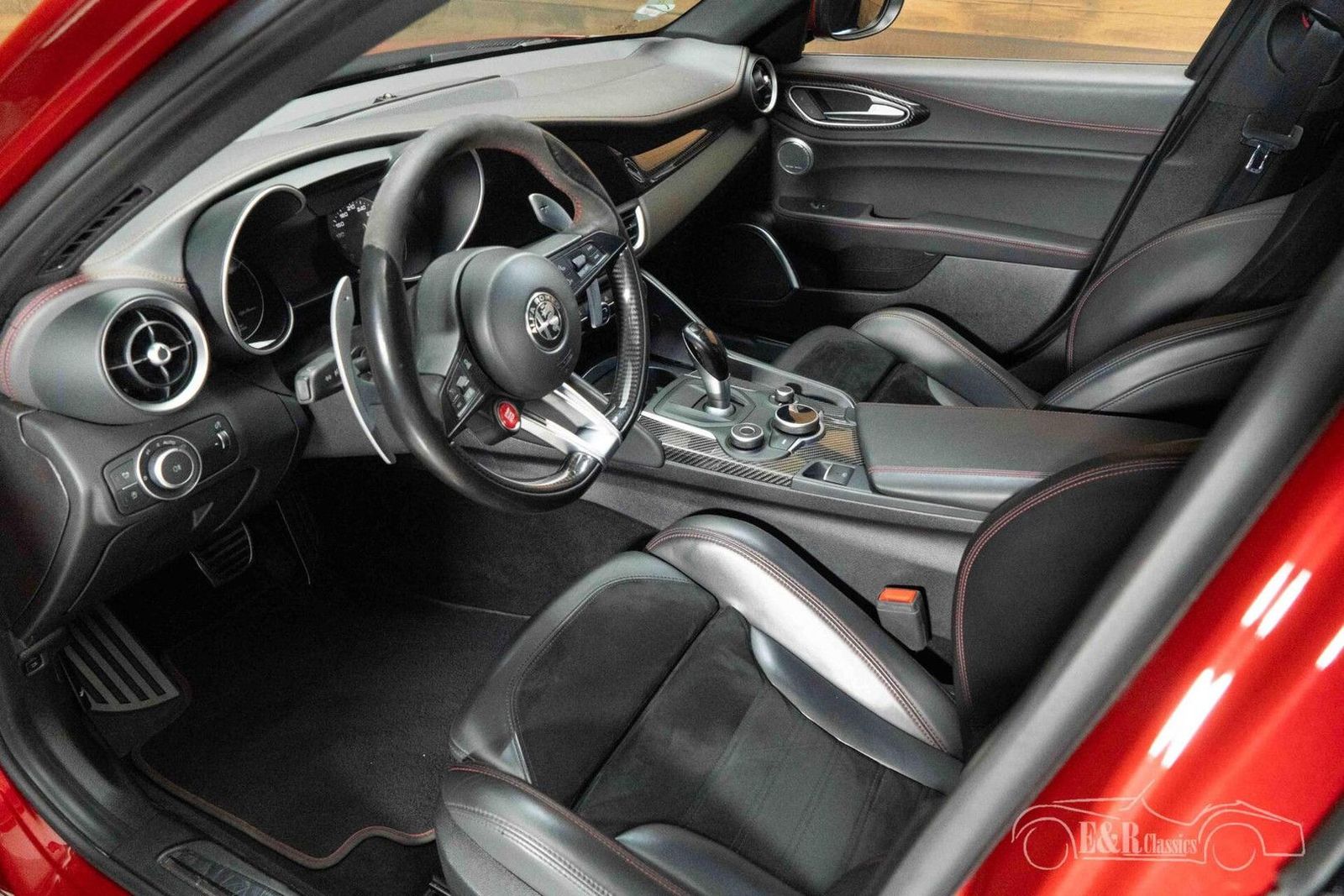 Alfa Romeo Giulia Quadrifoglio Sedan | 2019 imagem 2