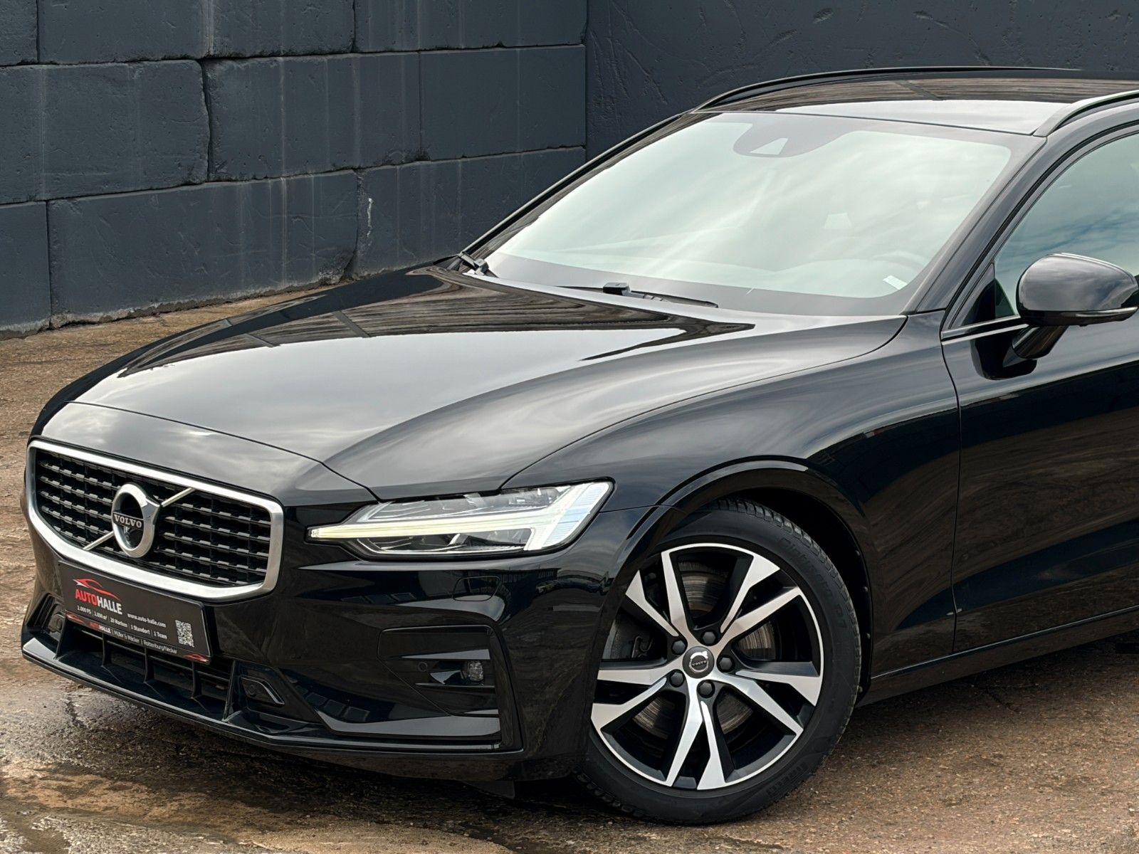 Fahrzeugabbildung Volvo V60 AWD R-Design ACC ProH&K 360° LED CarPl. Memo