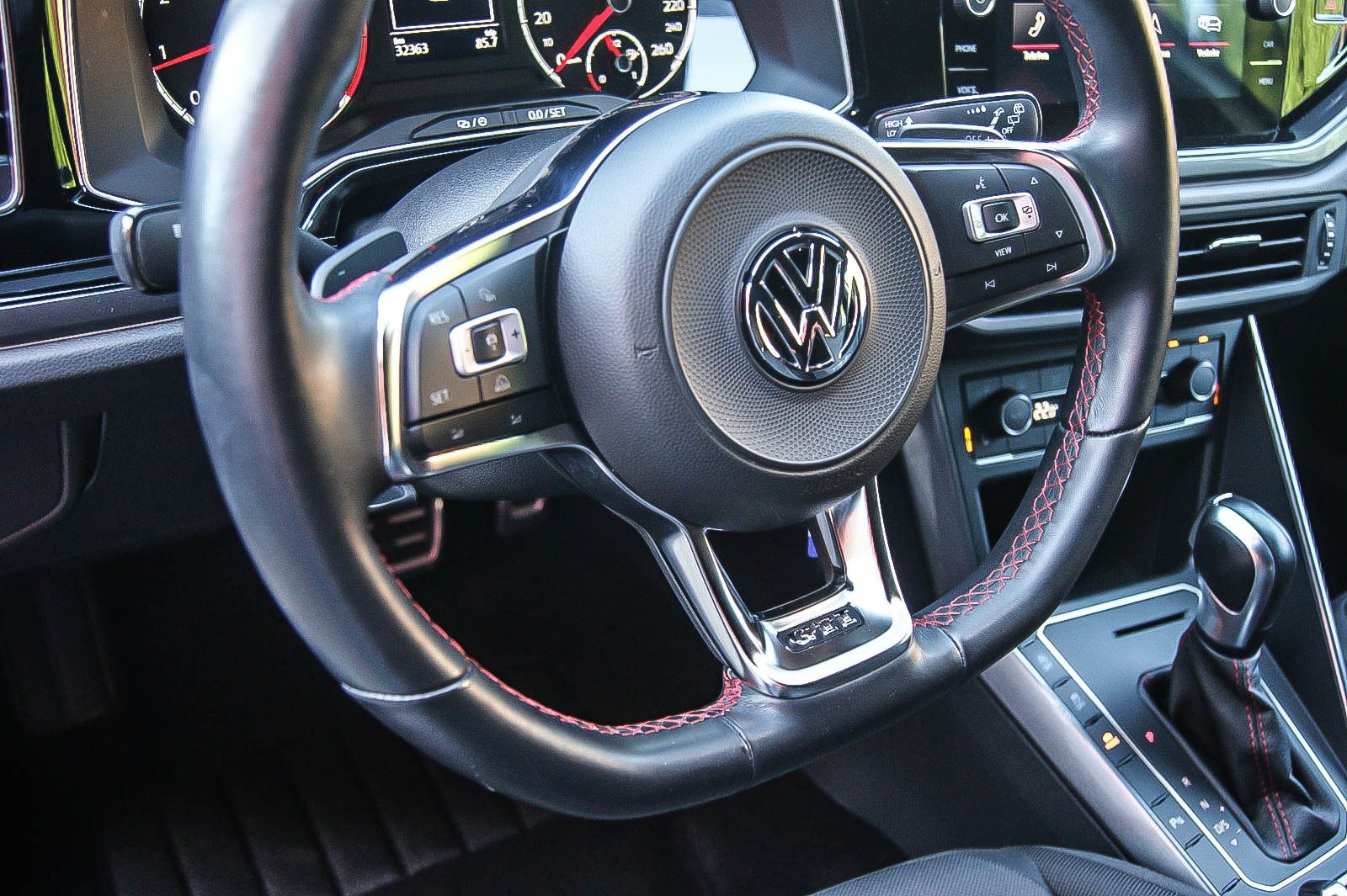 Fahrzeugabbildung Volkswagen Polo GTI 2.0 TSI DSG NAVI LED ACC SPORT 1.HAND