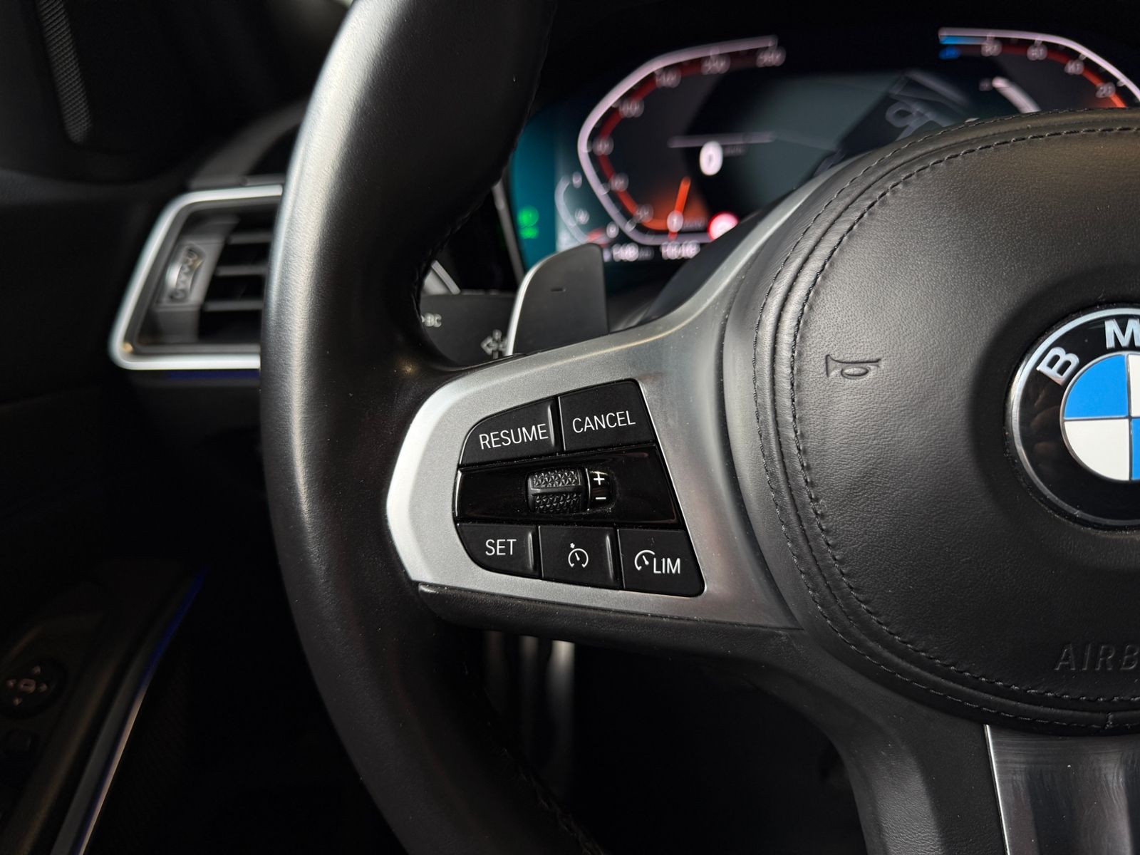 Fahrzeugabbildung BMW 320d xDrive M Sport PANO KAM LED