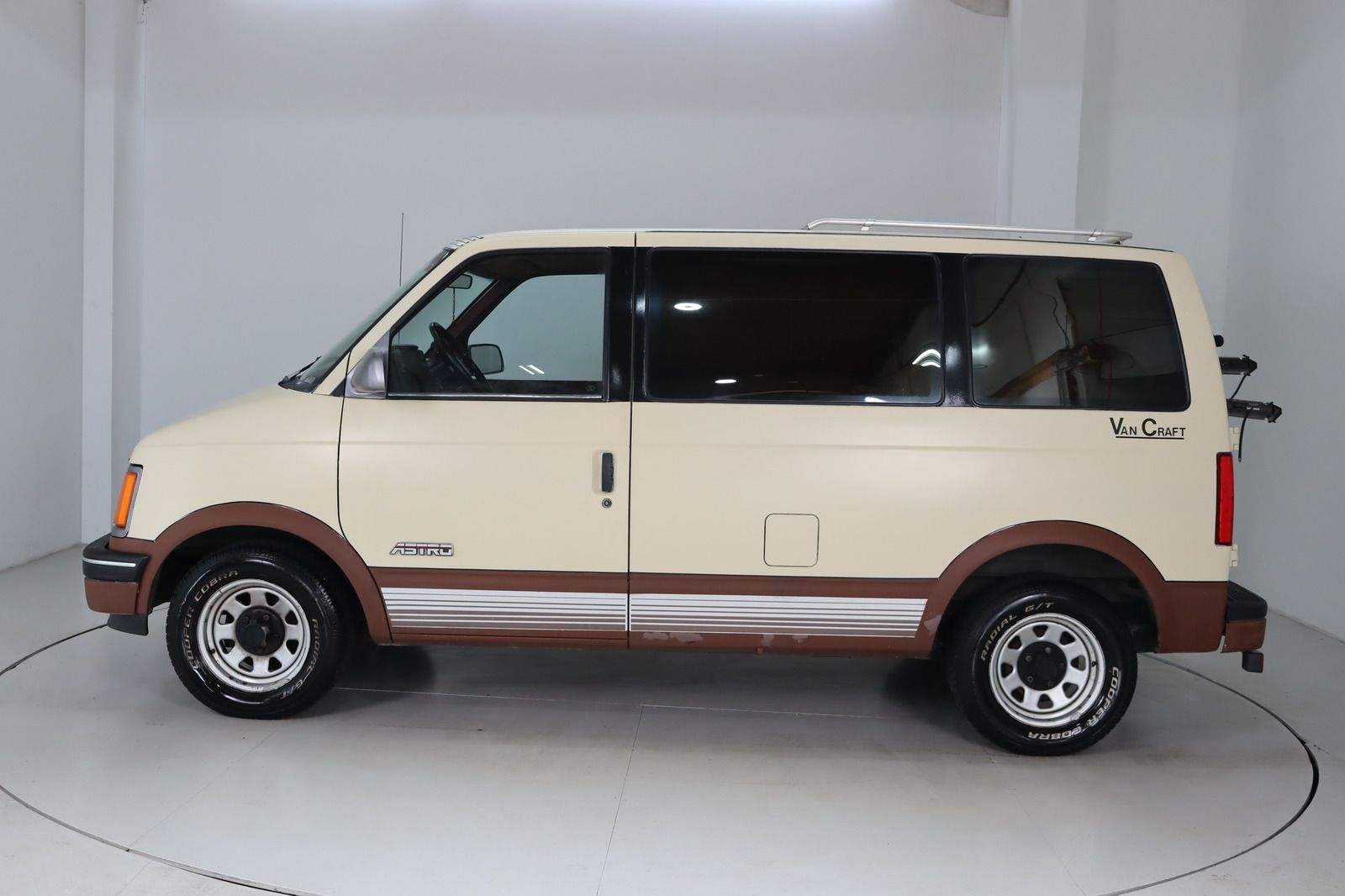 Fahrzeugabbildung Andere Chevrolet Astro Van WOMO * Vorzelt * HU/AU neu