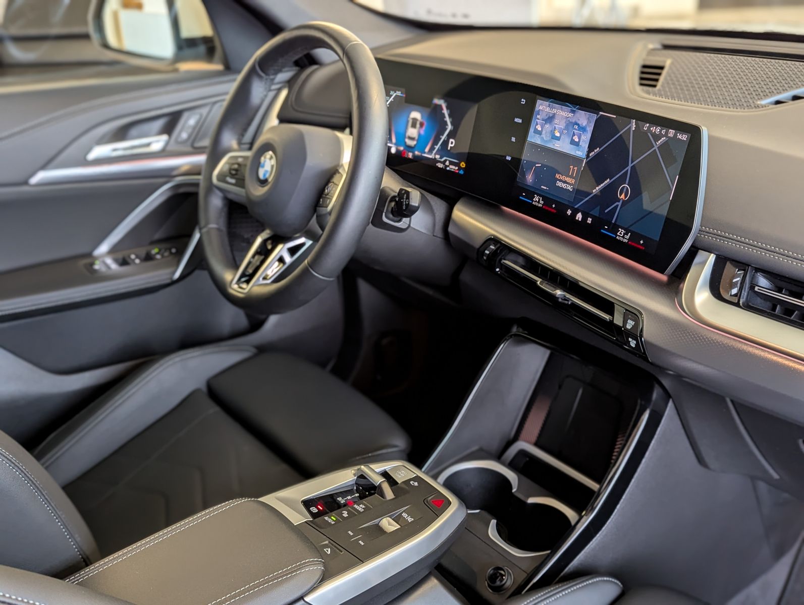 BMW X1 18 d M-Sport Pano Premium-Travel-Paket AHK - Image 11