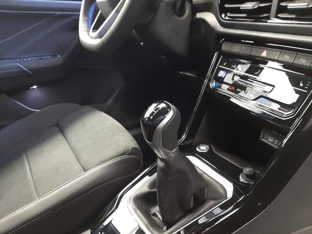 Fahrzeugabbildung Volkswagen T-Roc Black Style 1.5TSI AHK Matrix Massage