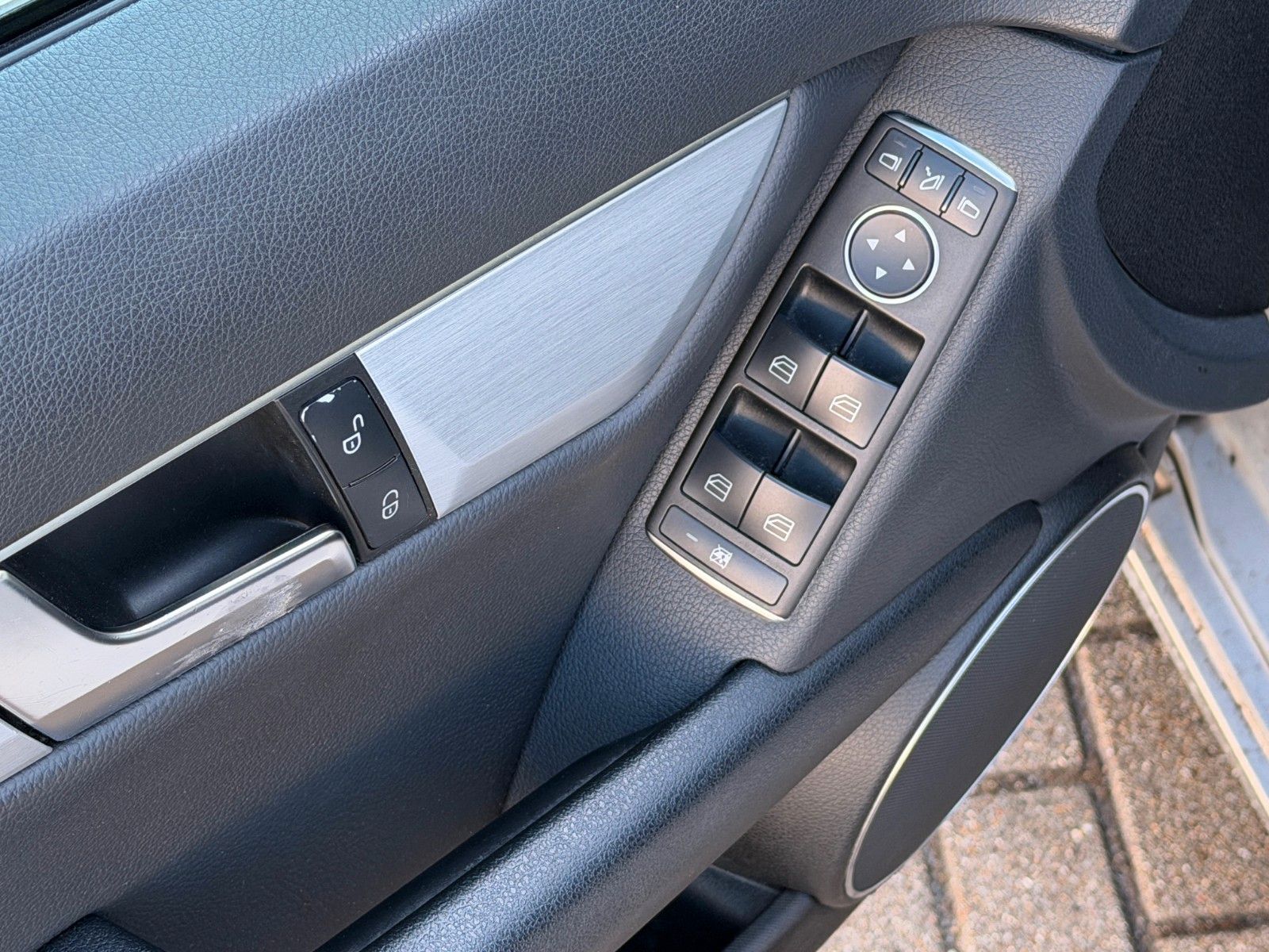 Fahrzeugabbildung Mercedes-Benz C180 CGI AVANTGARDE *Klima*Sitzhzg*AHK*PDC*USB*