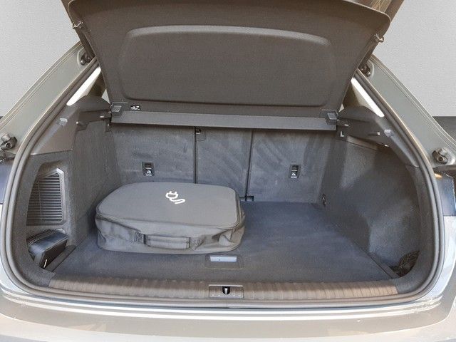 Fahrzeugabbildung Audi Q3 45TFSIe AHK LED Navi eleHeck Sportsitze 18"